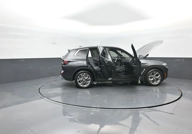 Used 2022 Dark Graphite BMW xDrive30i image 44