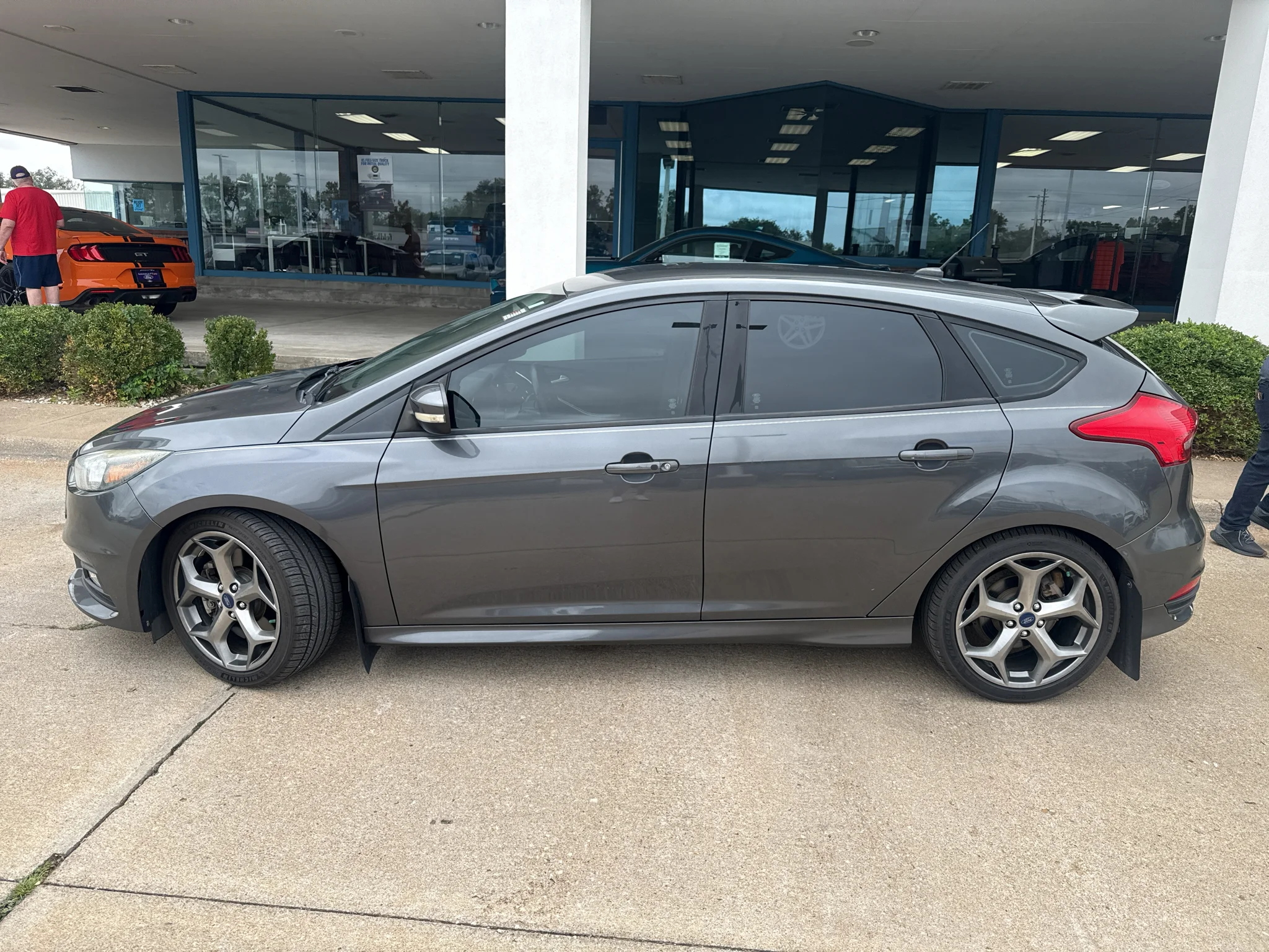 Used 2017 Magnetic Ford ST image 9