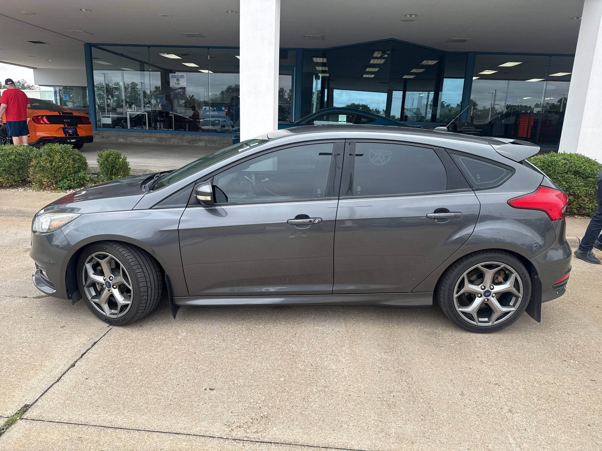 Used 2017 Magnetic Ford ST image 9