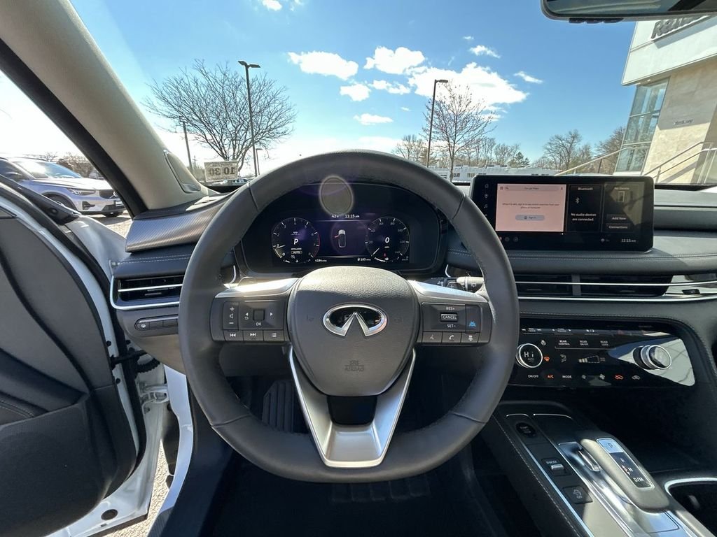Certified Used 2026 White INFINITI LUXE image 18