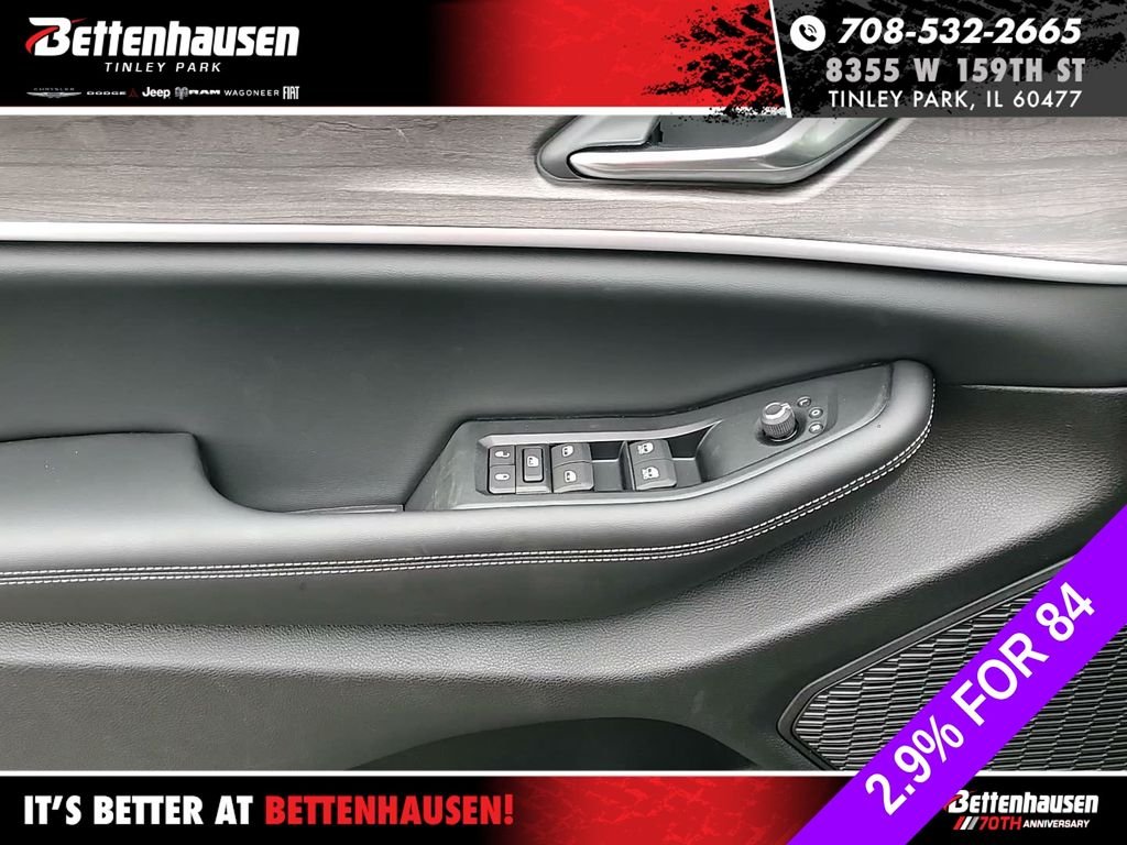 New 2026 Baltic Gray Metallic Clear-Coat Exterior Paint Jeep Altitude image 12