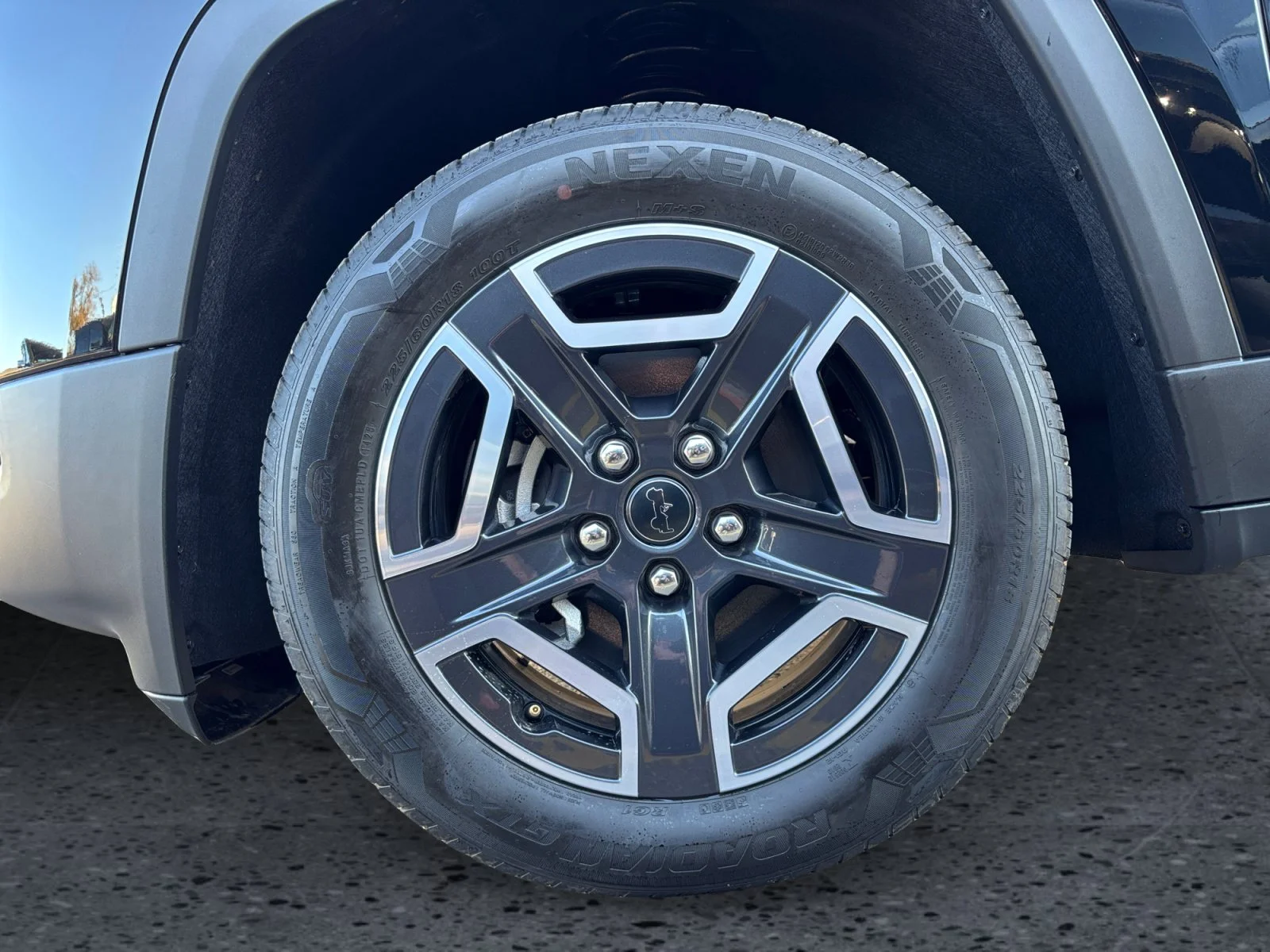New 2026 Diamond Black Crystal Pearl Jeep Laredo image 9