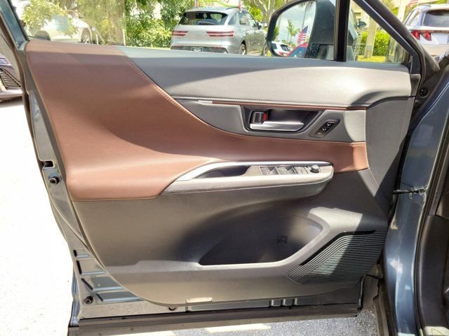 2023 Toyota Venza Limited - Photo 17