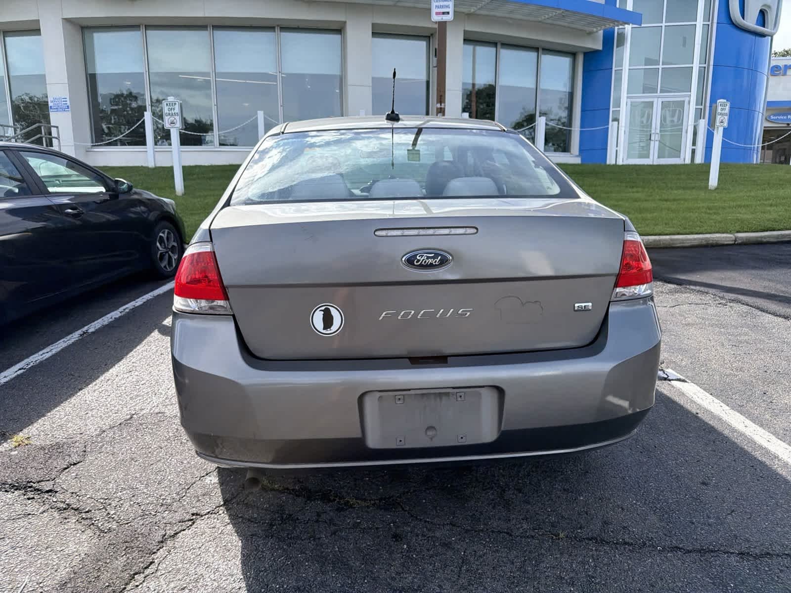 Used 2010  Ford SE image 3