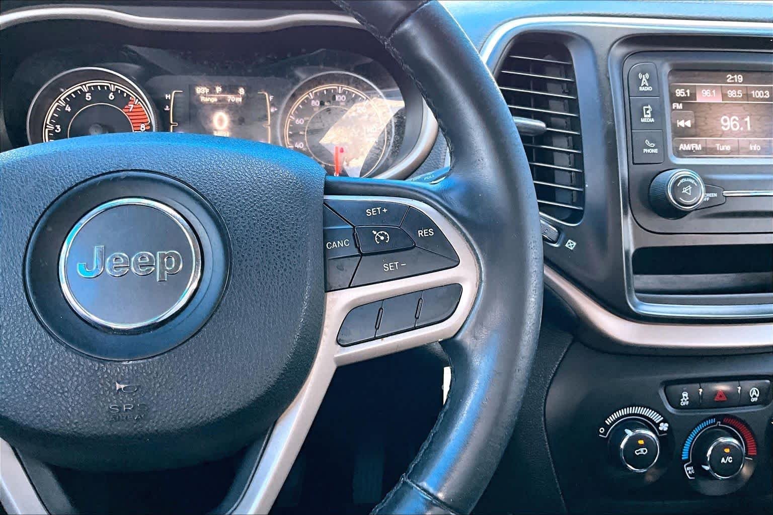 Used 2017 Granite Crystal Metallic Clearcoat Jeep Altitude image 24