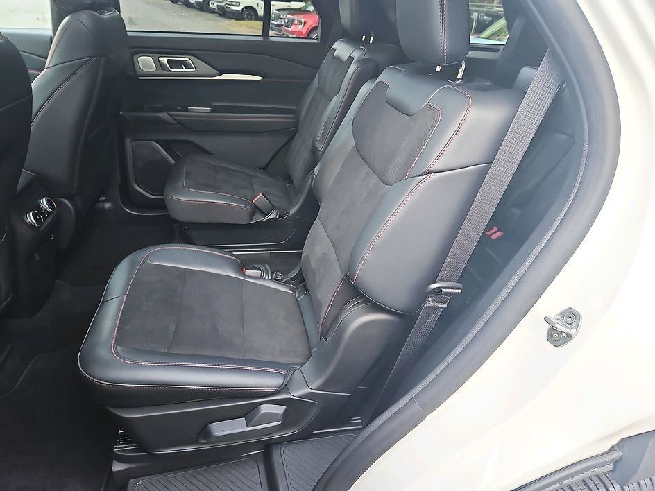 Used 2025 White Metallic Ford ST image 21