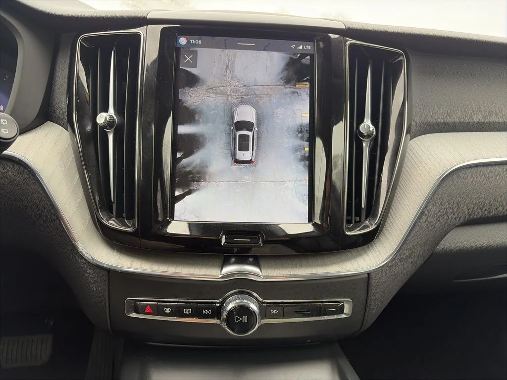 2025 Volvo XC60 Plus - Photo 11