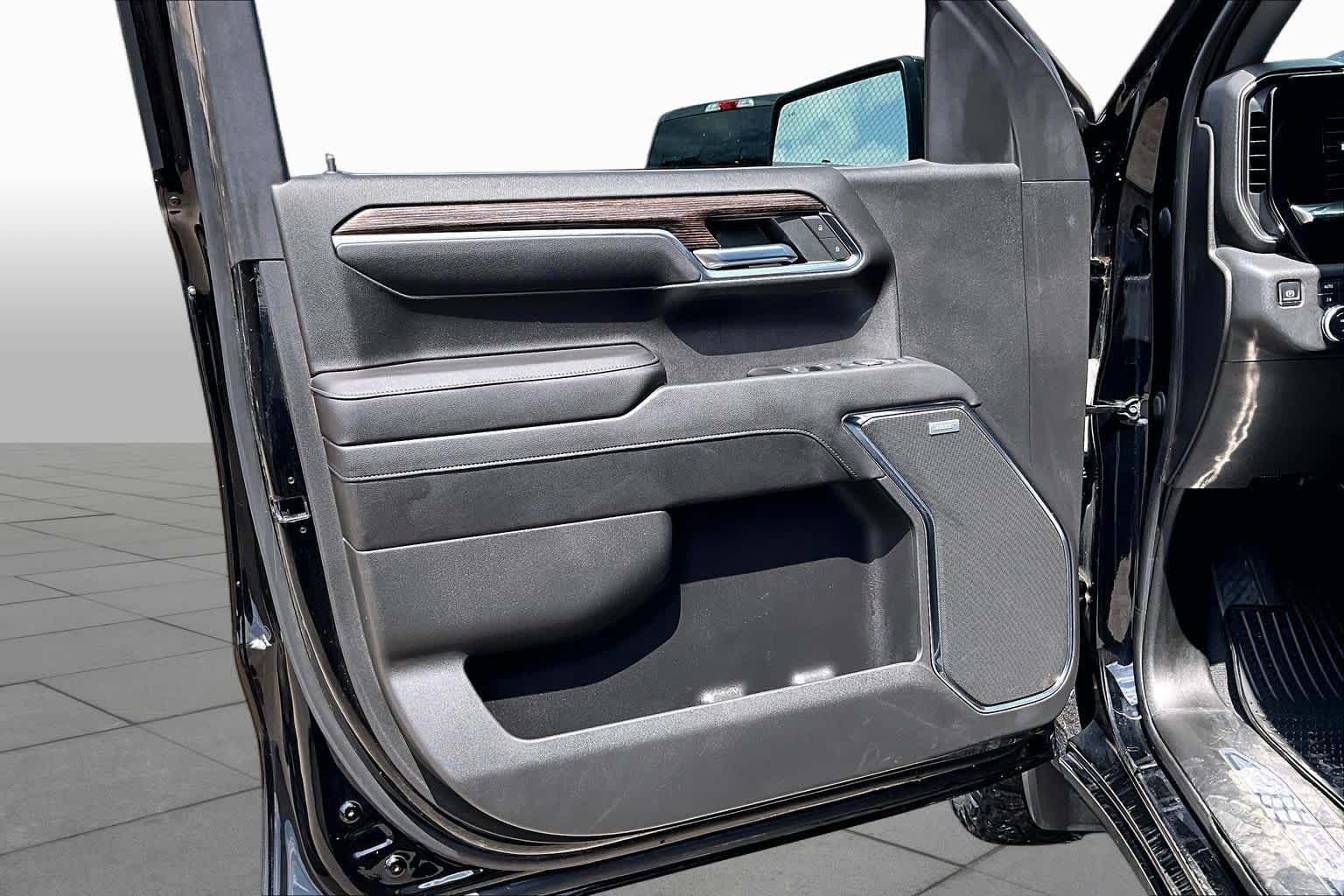 Used 2022 Onyx Black GMC Elevation image 22