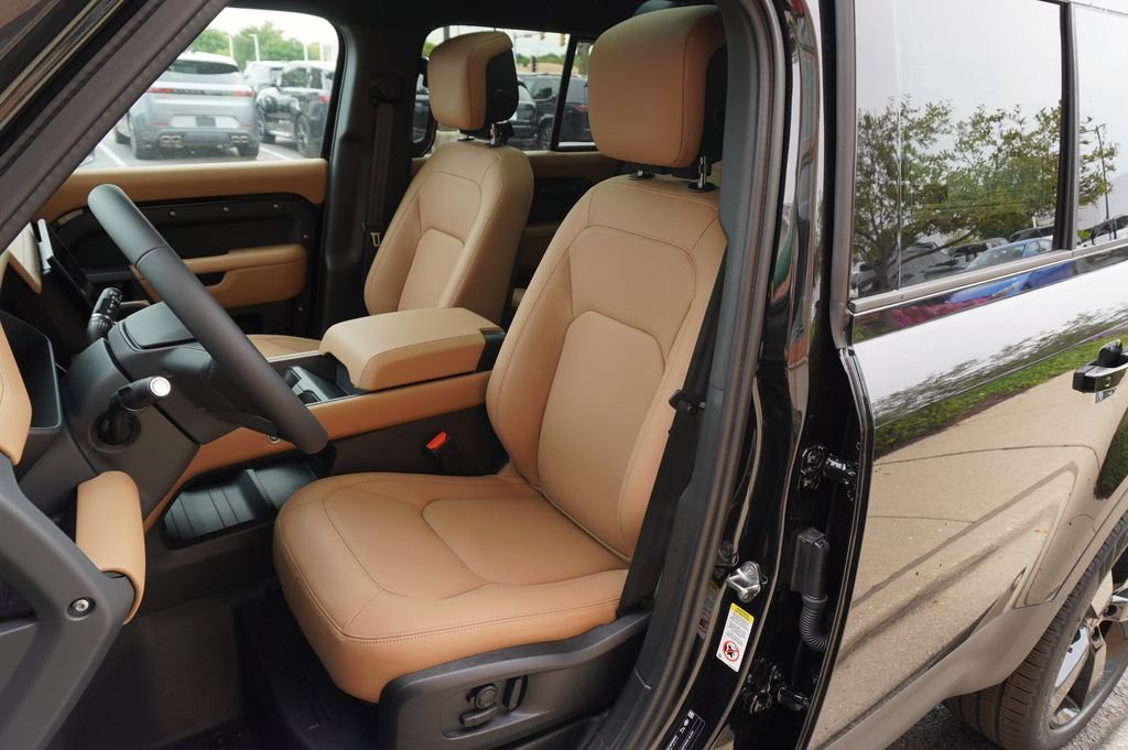New 2026 Santorini Black Land Rover S image 13