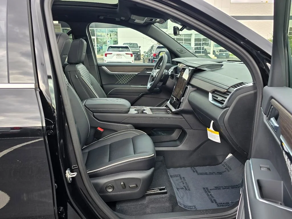 2026 GMC Acadia Denali - Photo 35