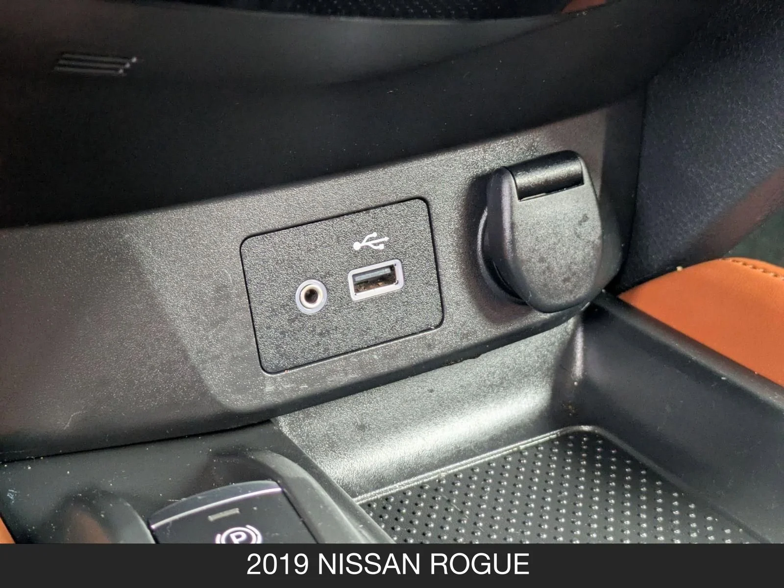 Used 2019 Brilliant Silver Metallic Nissan SL image 21