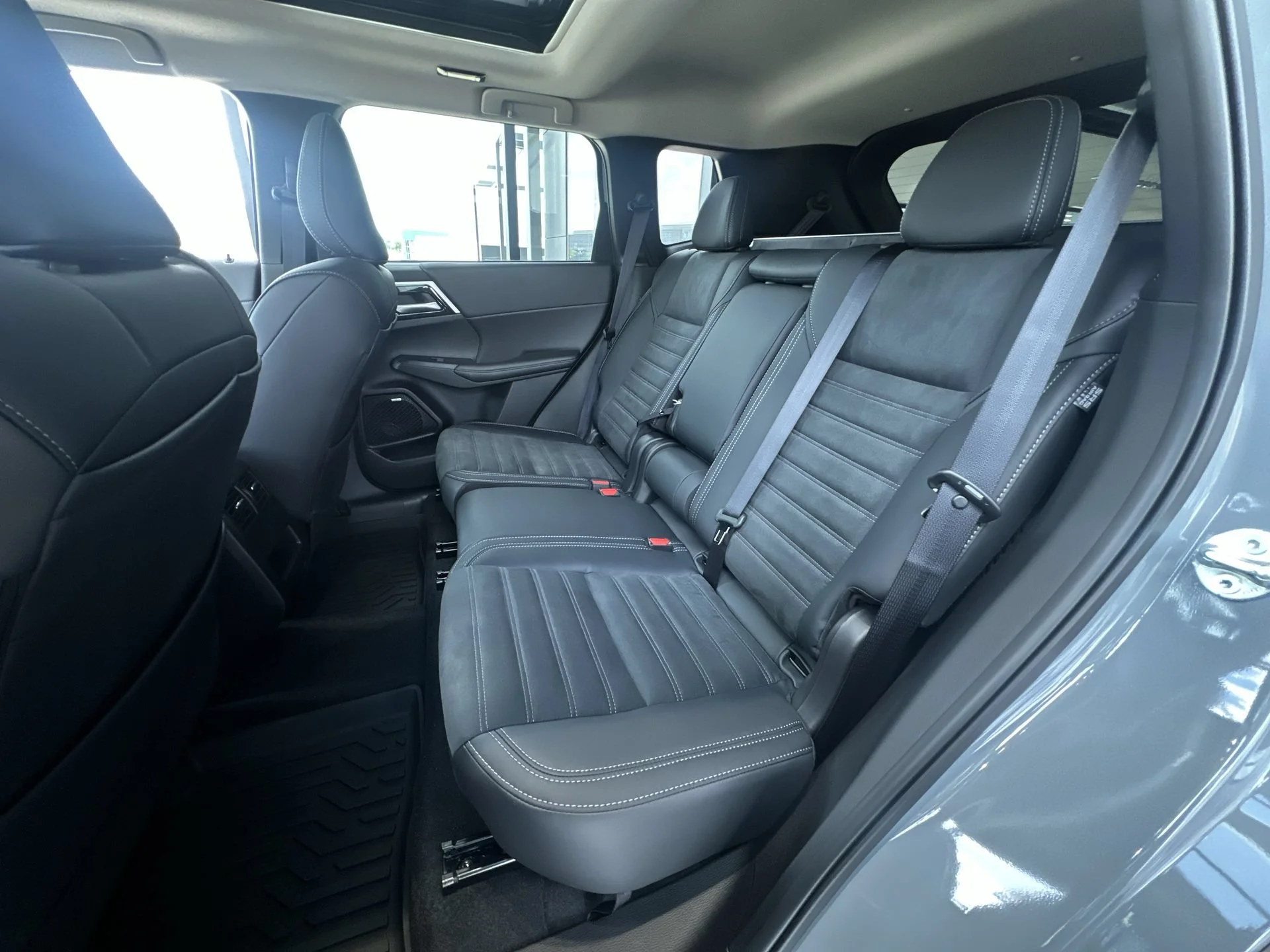 New 2026 Moonstone Gray Metallic/Black Roof Mitsubishi Trail Edition image 22