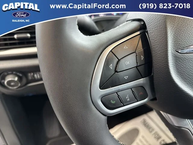 Used 2025 Black Chrysler Select image 21