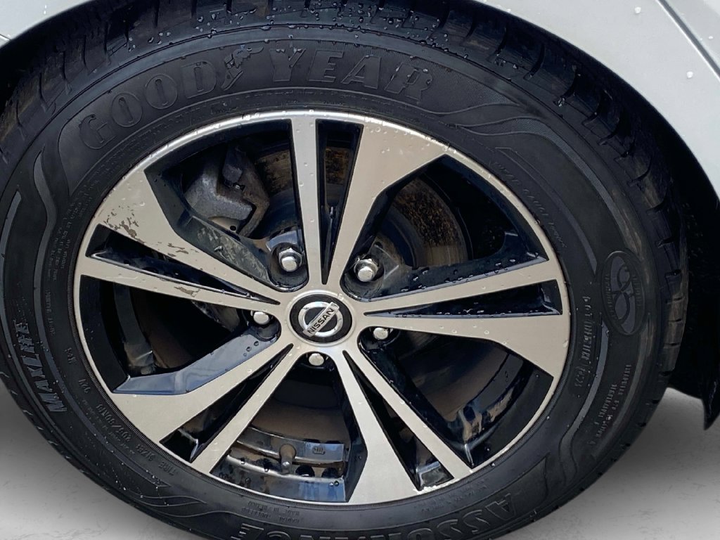 Used 2022 White Nissan SV image 23