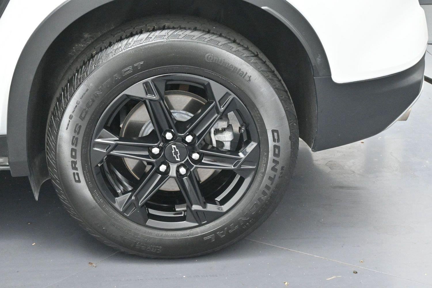 Used 2023 SUMMIT WHITE Chevrolet LT image 35