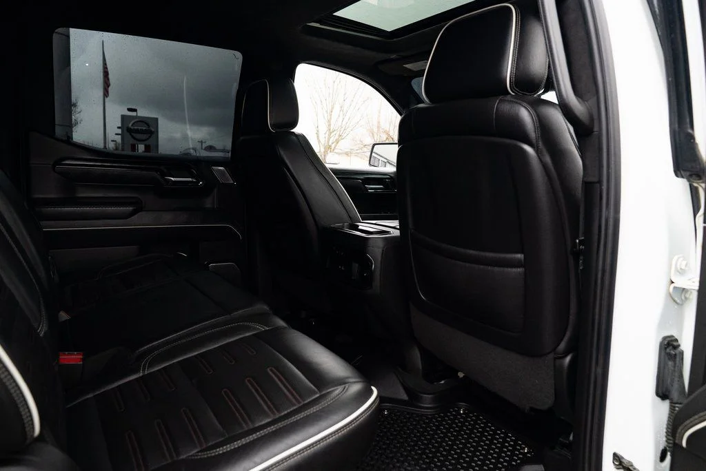 Used 2022 White GMC AT4X image 25