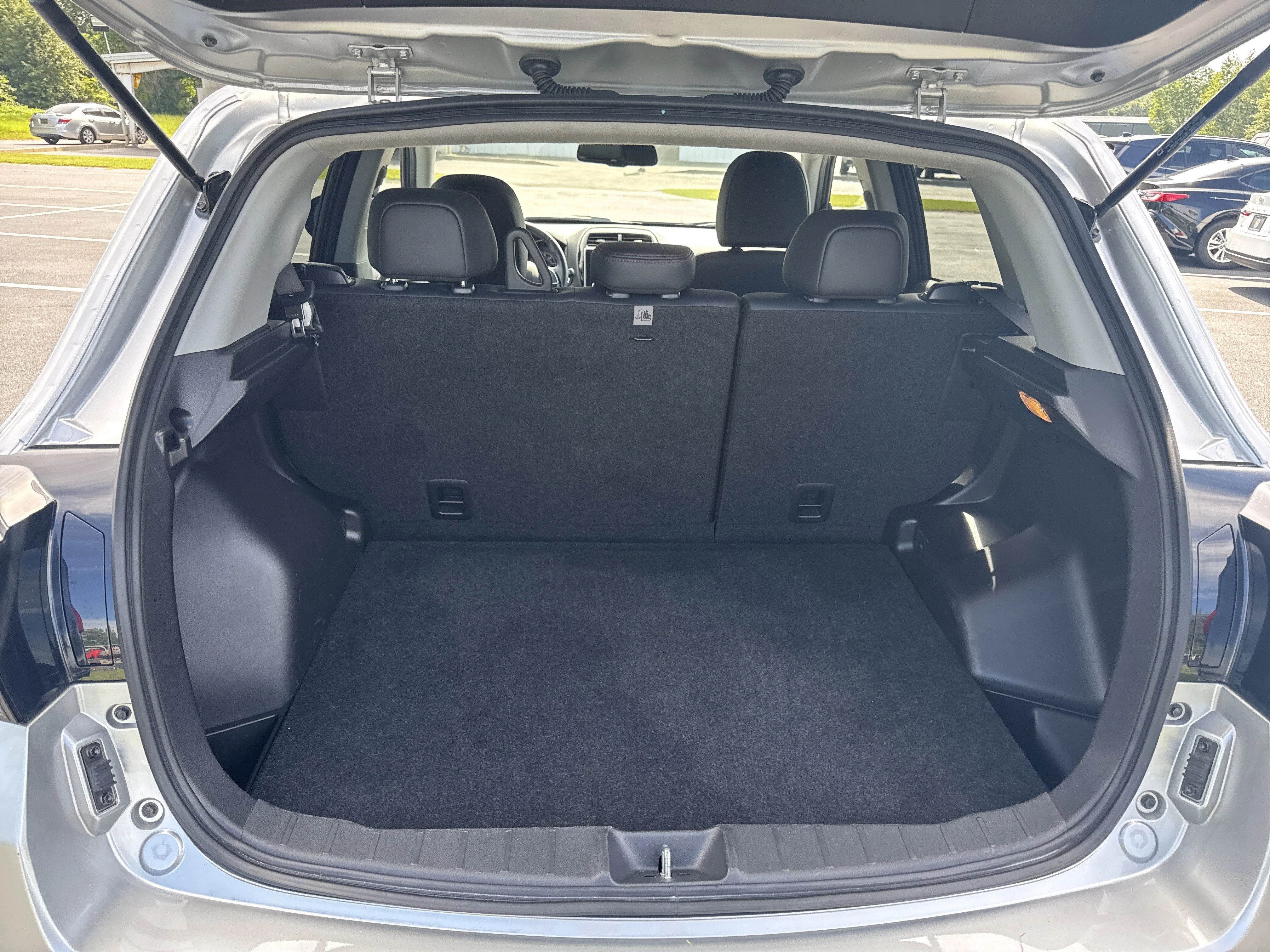 Used 2025  Mitsubishi 2.0 ES image 29