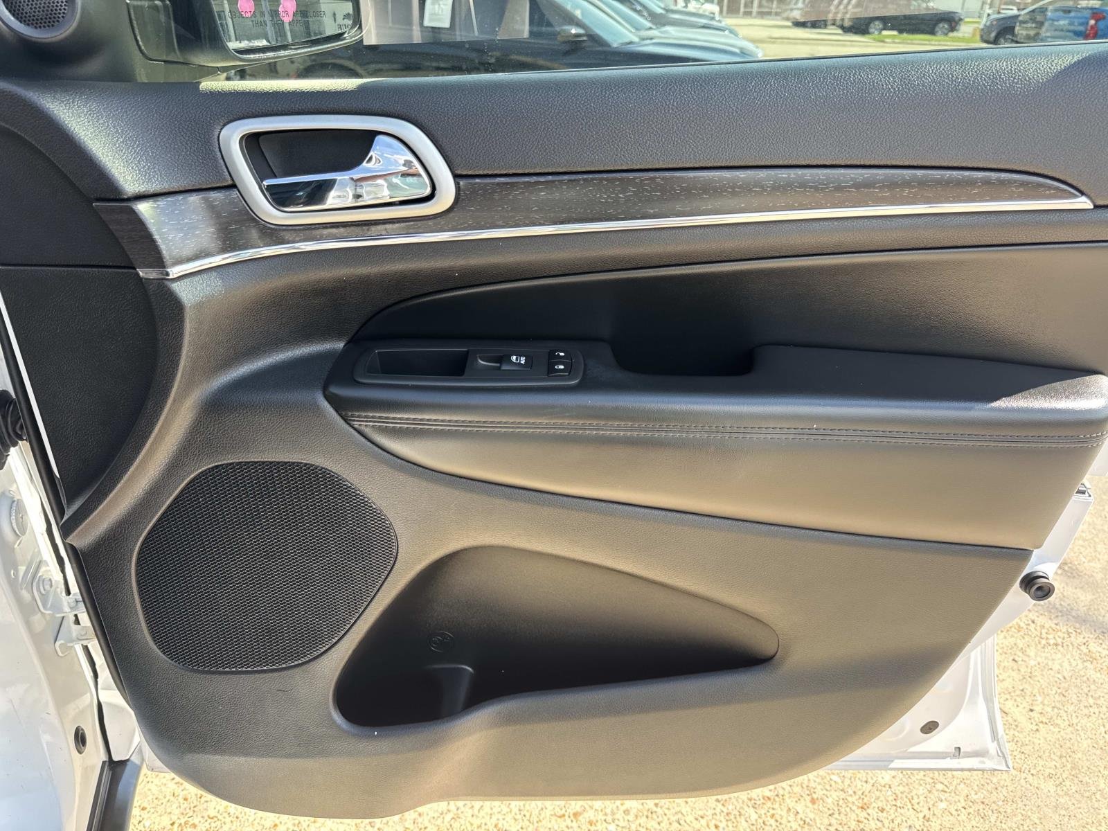 Used 2018 Bright White Clearcoat Jeep Limited image 13