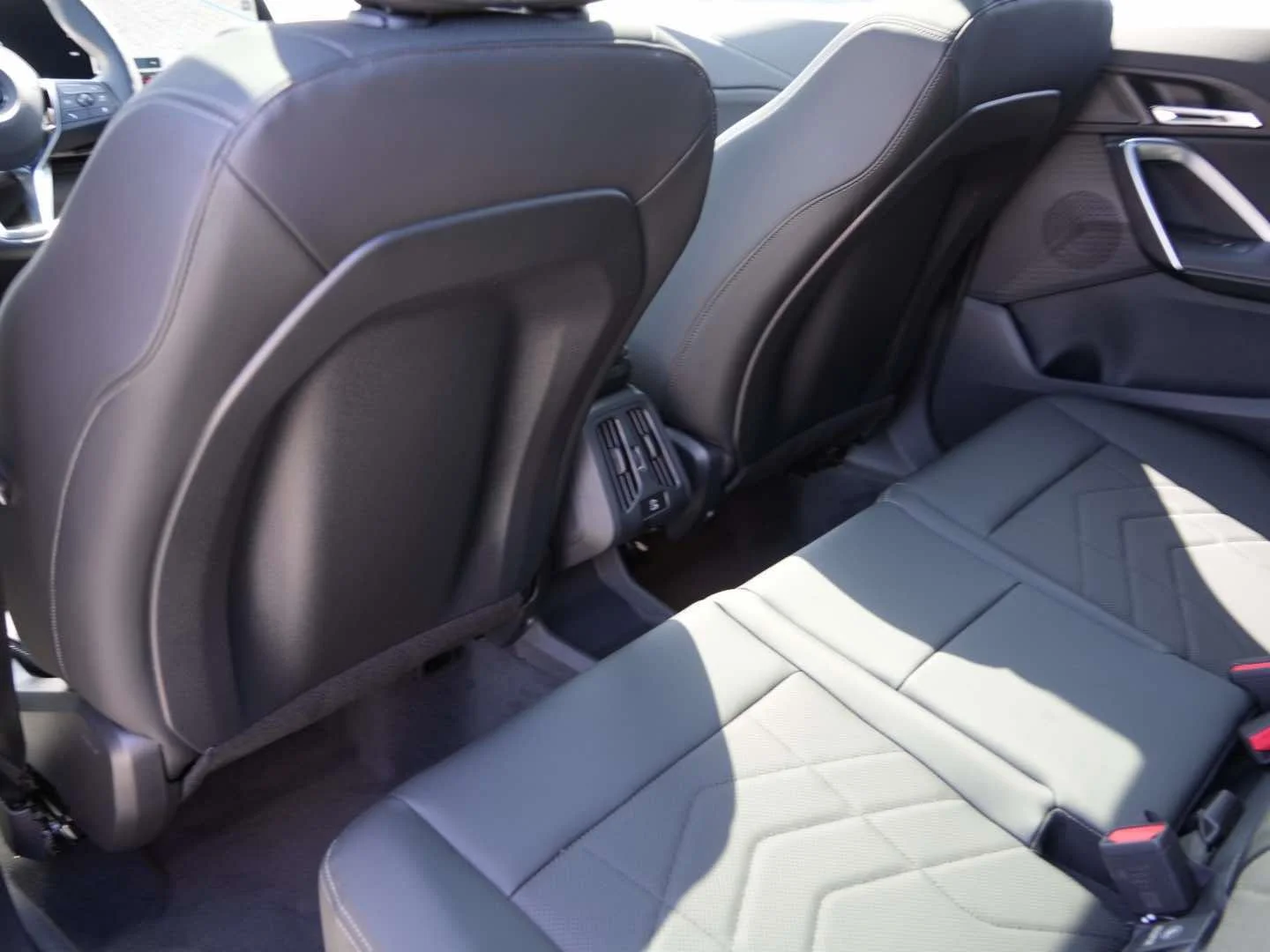 New 2026 Space Silver Metallic BMW xDrive28i image 10