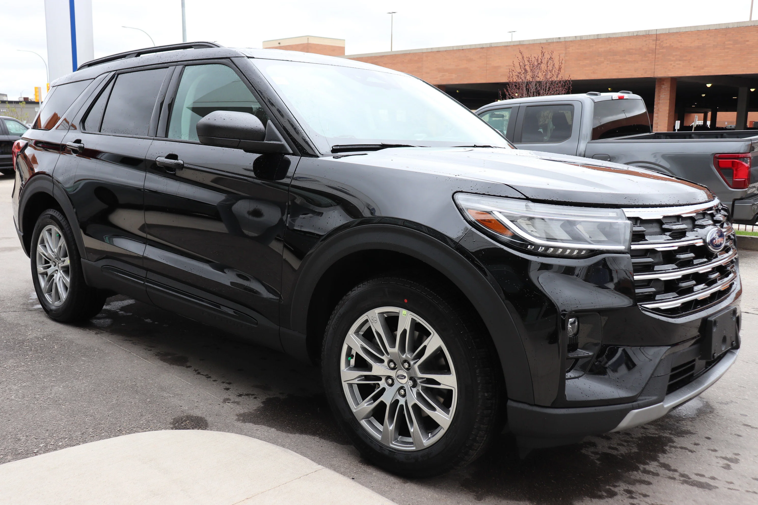 New 2026 AGATE BLACK Ford Active w/200A Pkg image 5