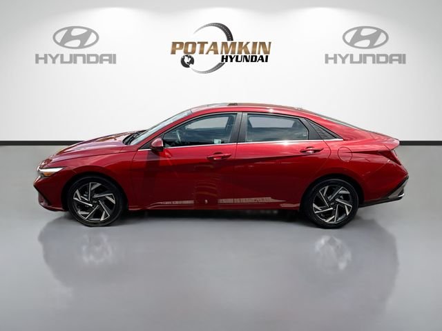 Used 2025 Red Hyundai SEL Convenience image 8