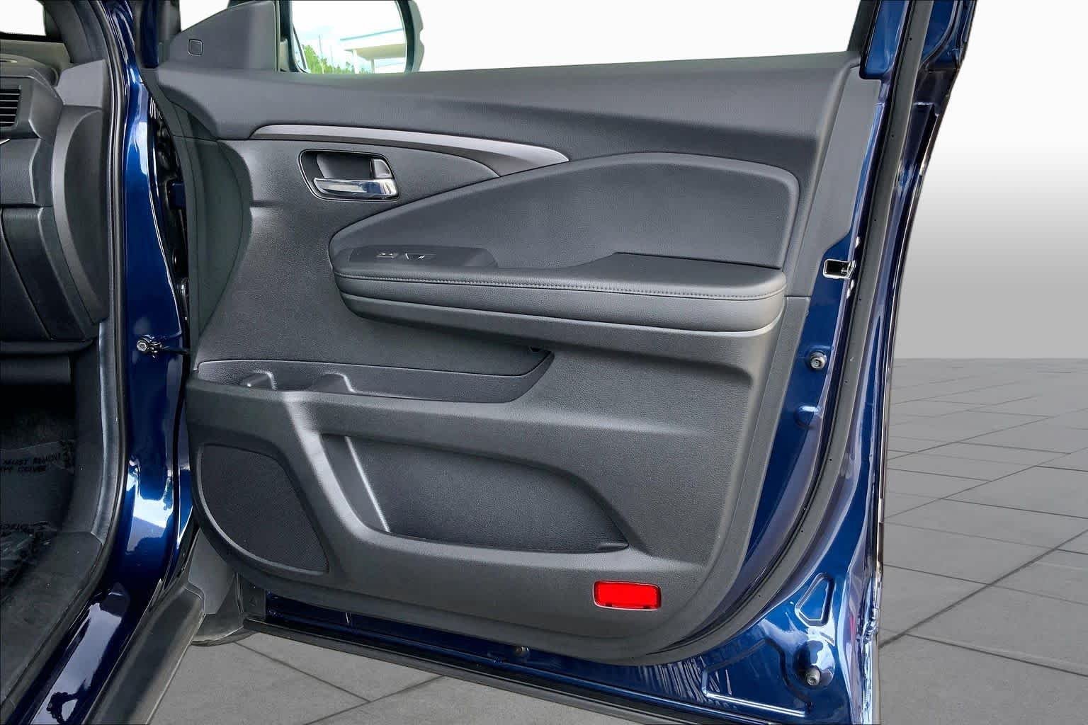Used 2021 Obsidian Blue Pearl Honda EX-L image 23