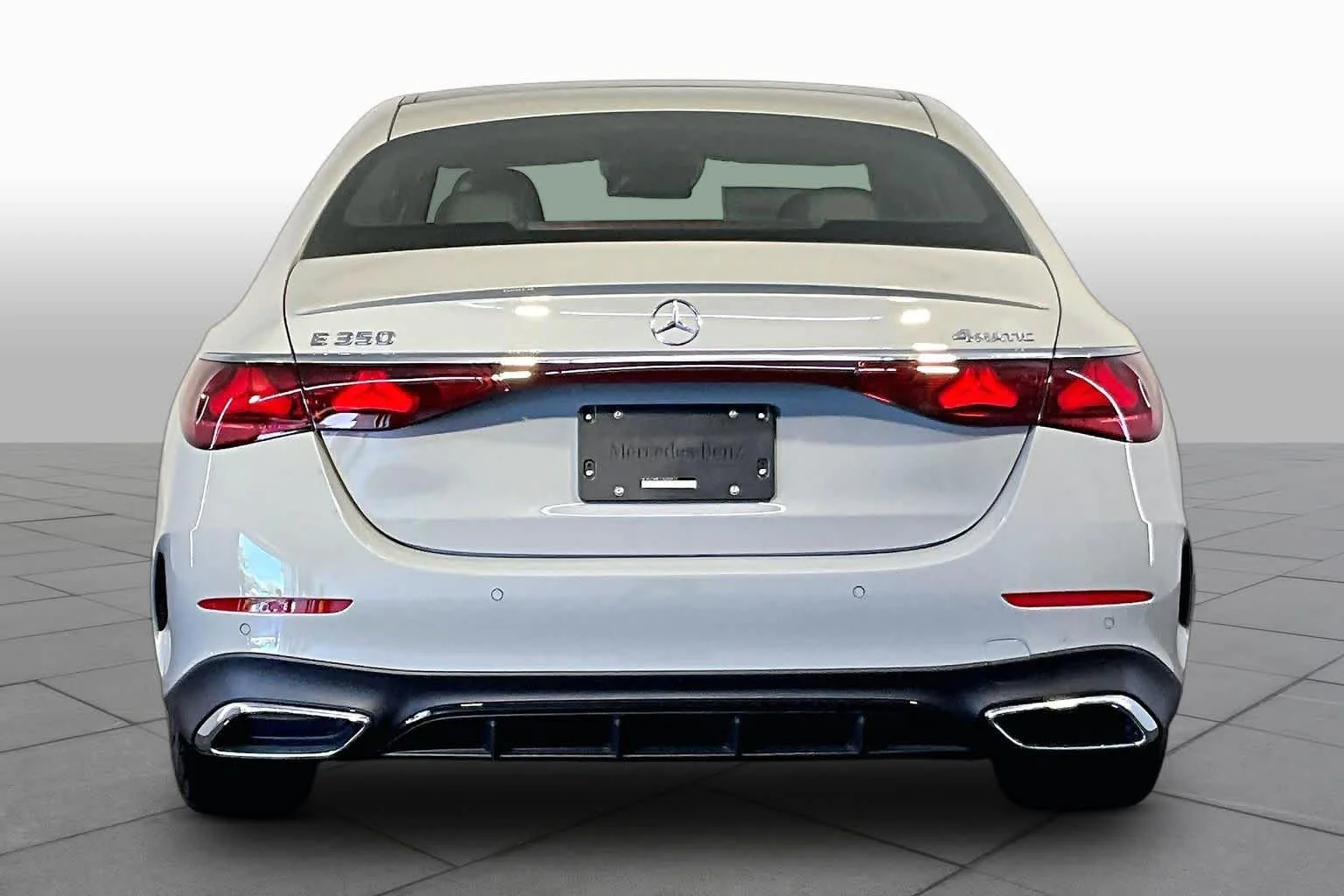 New 2026 MANUFAKTUR Alpine Grey Mercedes-Benz E 350 image 4