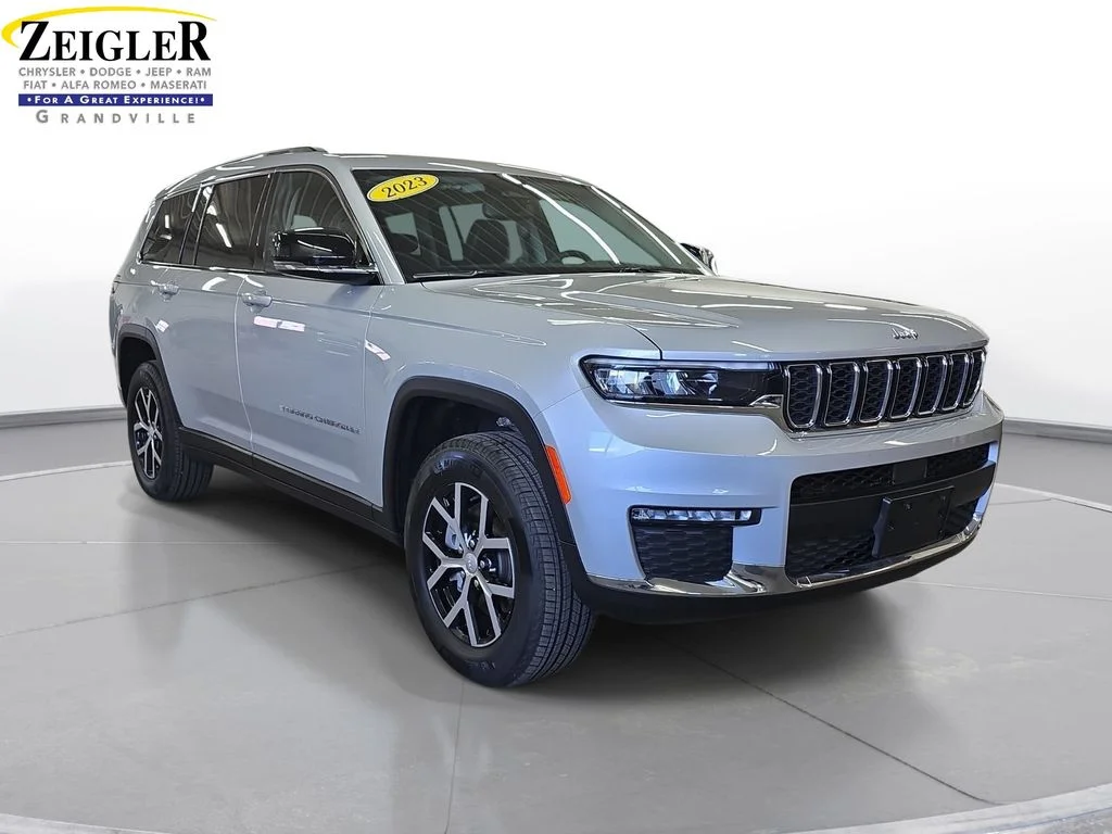 Used 2023 Silver Jeep Limited image 3