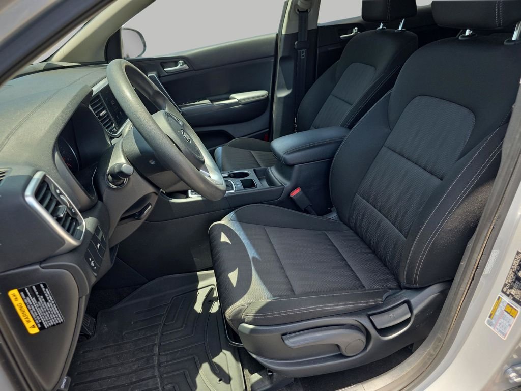 Used 2022 Sparkling Silver Kia LX image 11