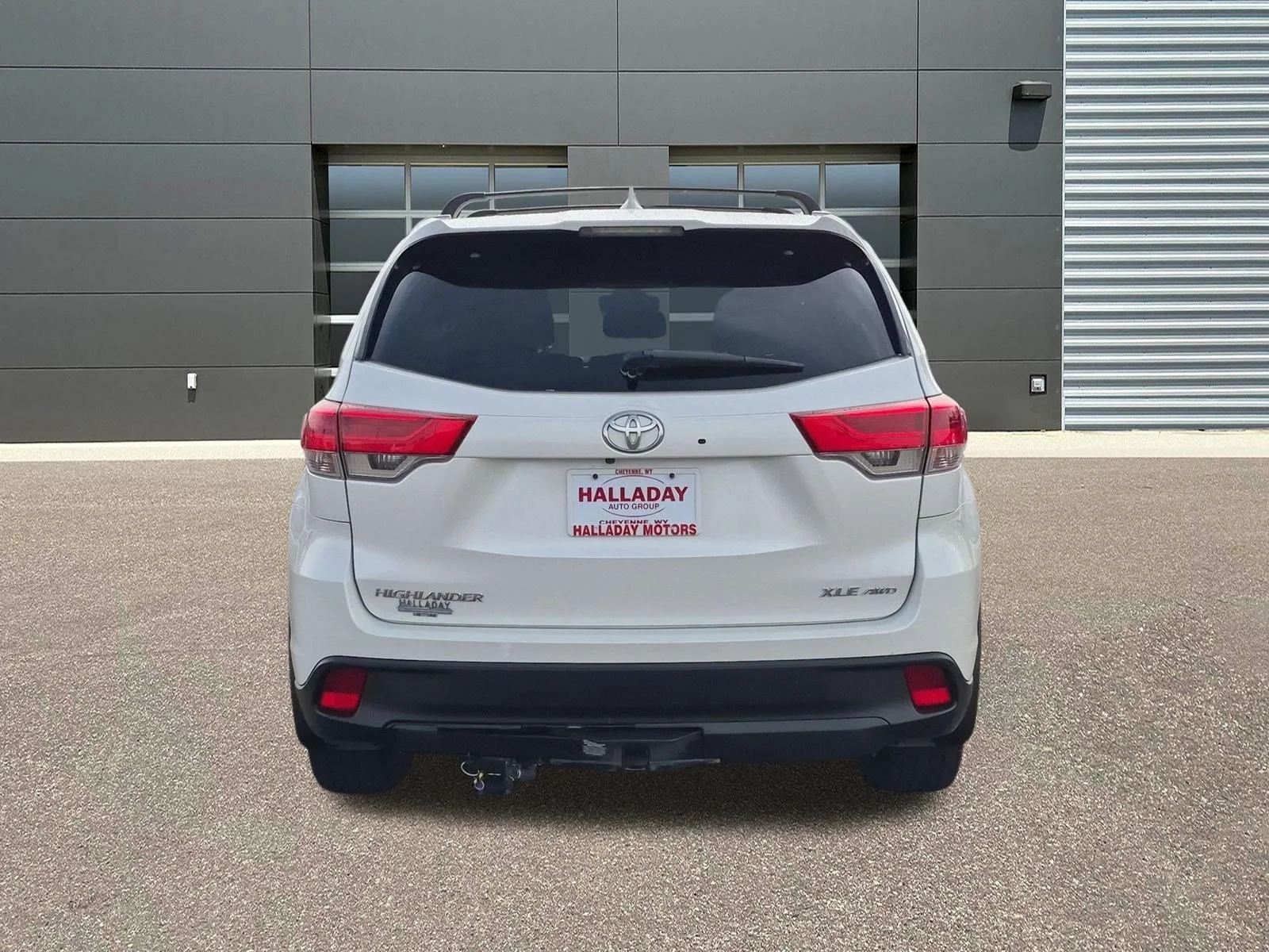 Used 2018 Blizzard Pearl Toyota XLE image 7