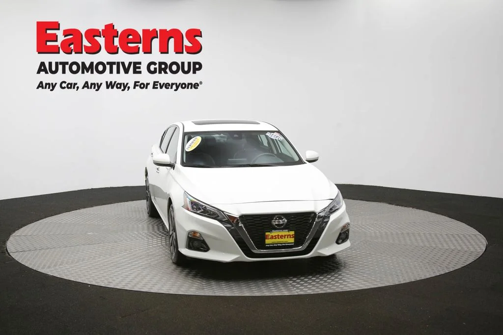 Used 2022 White Nissan 2.5 SL image 51