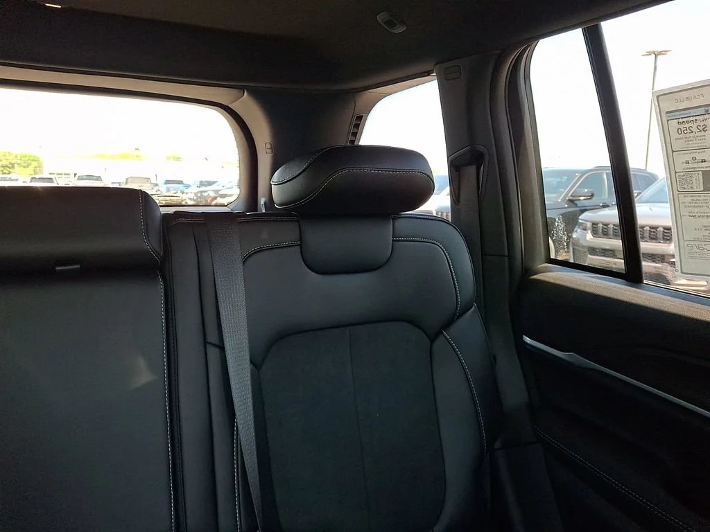 New 2026 Diamond Black Crystal Pearlcoat Jeep Laredo Altitude image 15