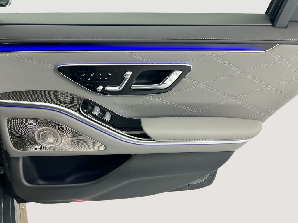New 2026 MANUFAKTUR Silicon Grey Mercedes-Benz S 63 E AMG® image 26