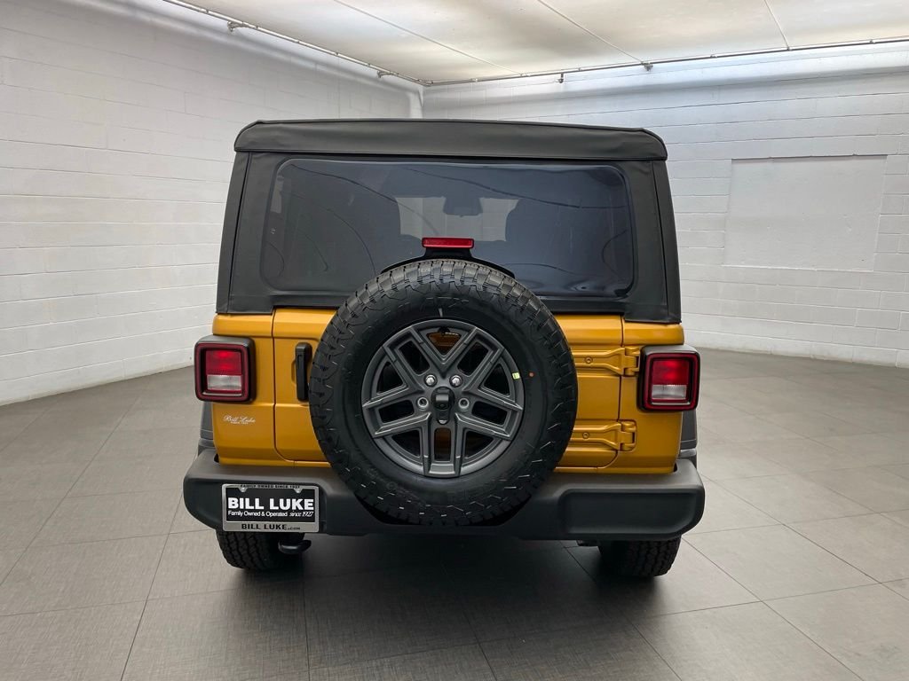 New 2026 Goldilocks Exterior Paint Jeep Sport S image 4