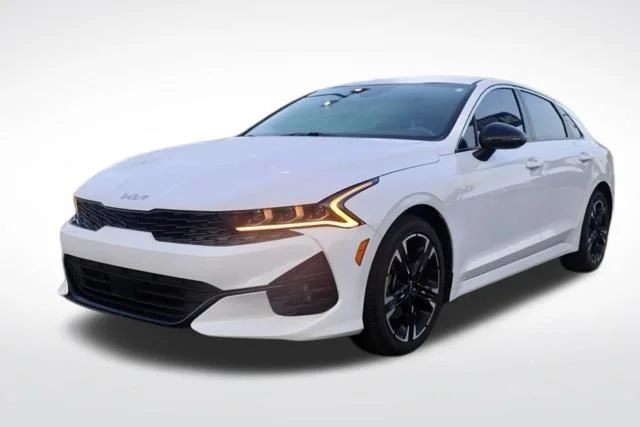Used 2023 White Kia GT-Line image 6