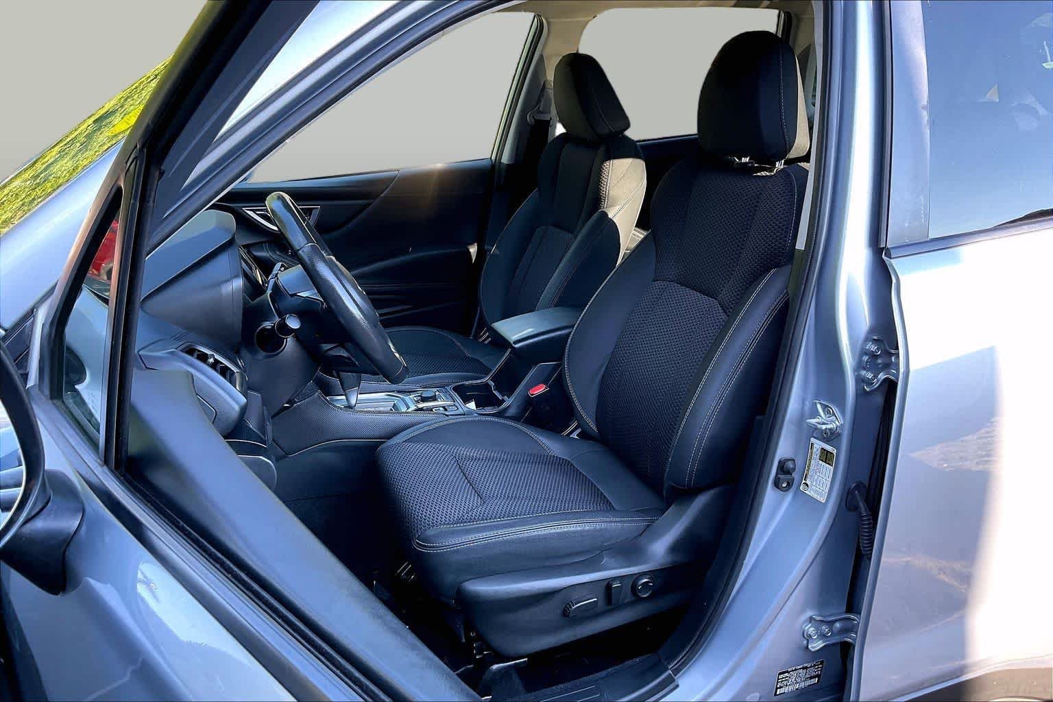 Used 2024 Ice Silver Metallic Subaru Premium image 8