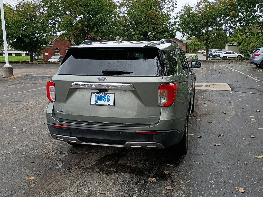 2020 Ford Explorer XLT, photo 2 of 12