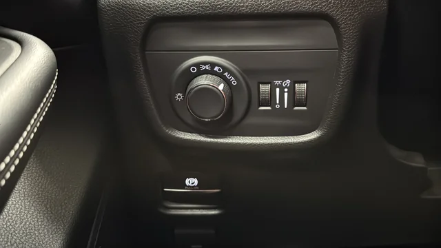 Used 2024 Silver Jeep Altitude X image 29