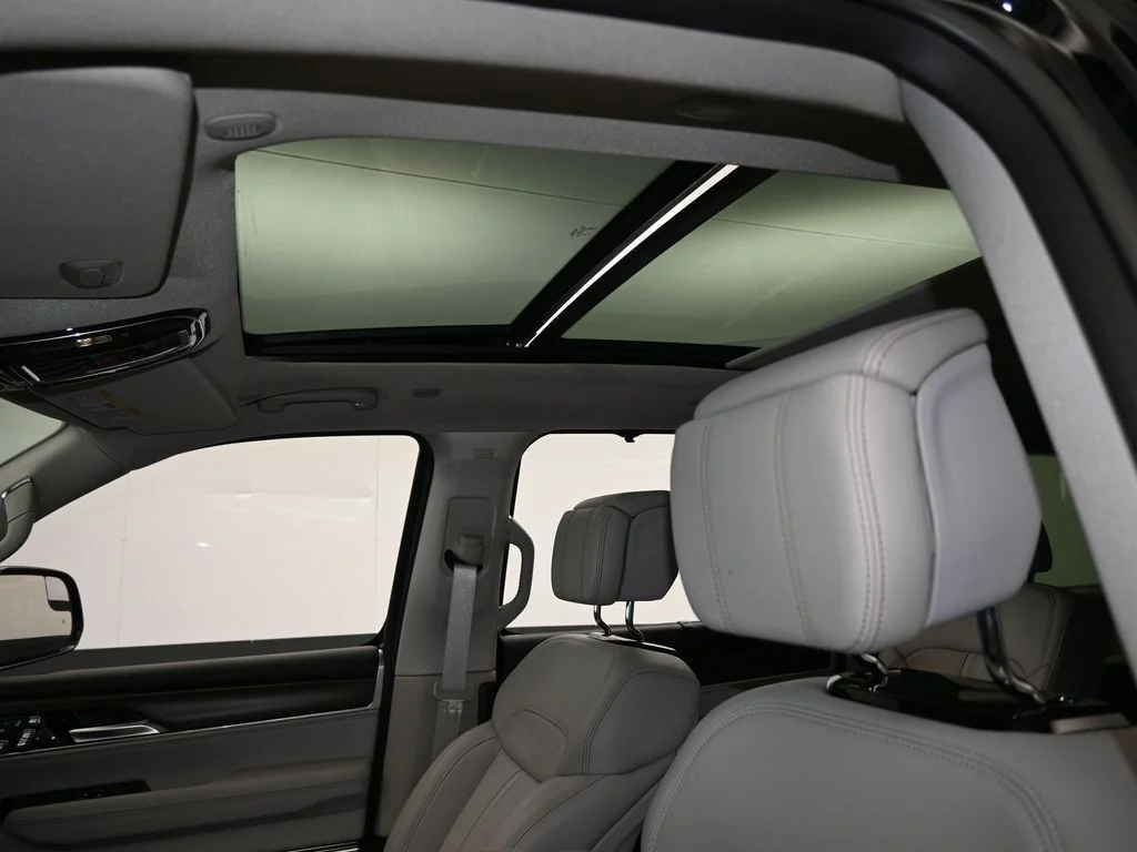Used 2024 Diamond Black Crystal Pearlcoat Jeep Base image 11