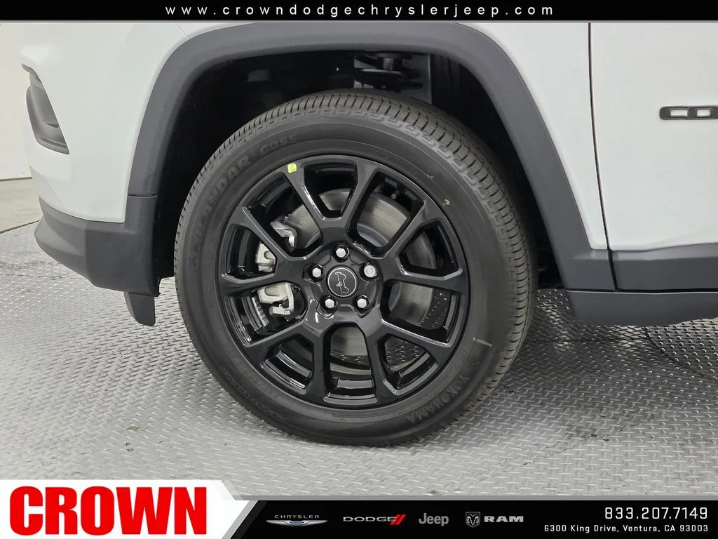 New 2026 Bright White Clearcoat Jeep Latitude image 9