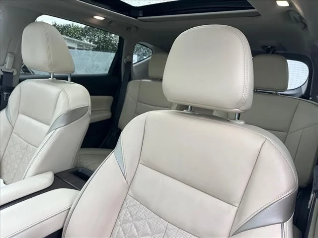 Used 2020 White Nissan Platinum image 22