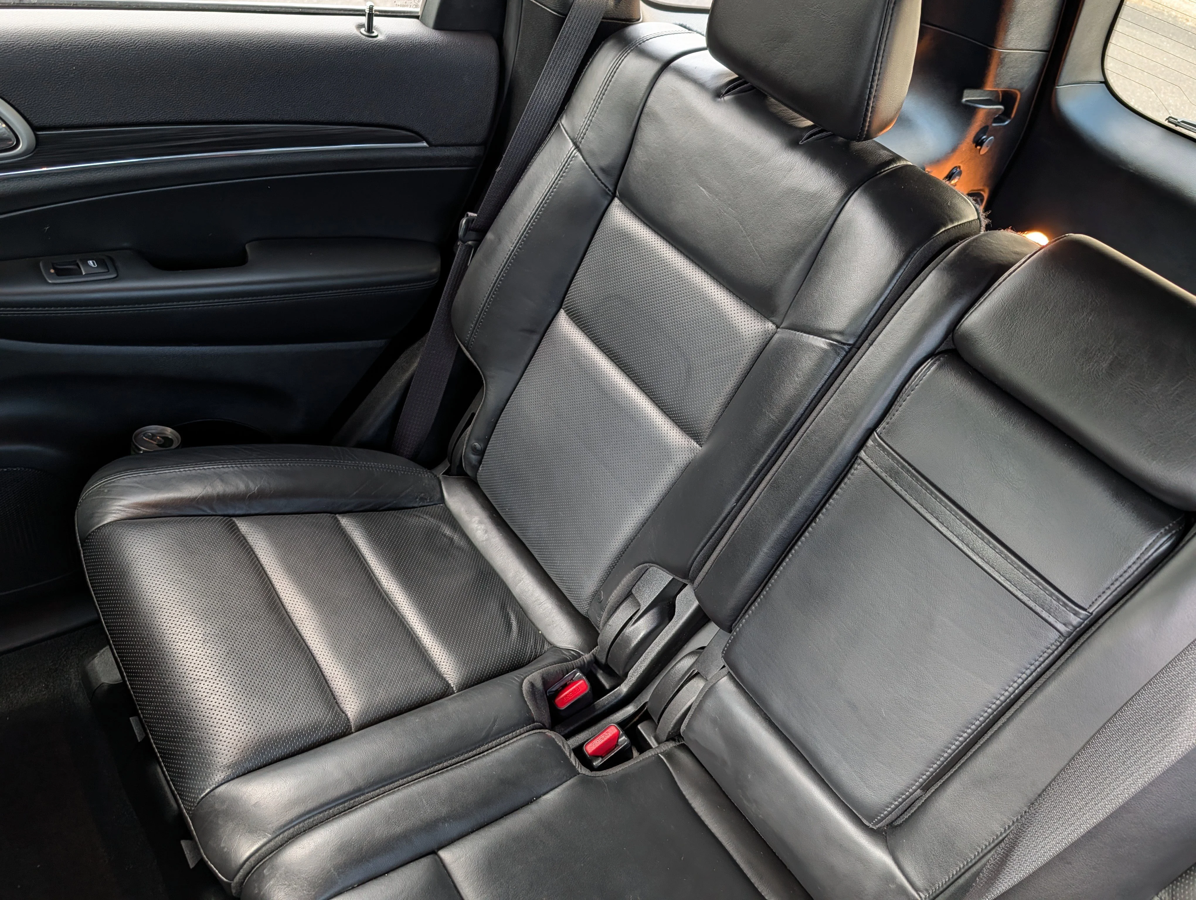 Used 2019 Diamond Black Crystal Pearlcoat Jeep Limited image 15