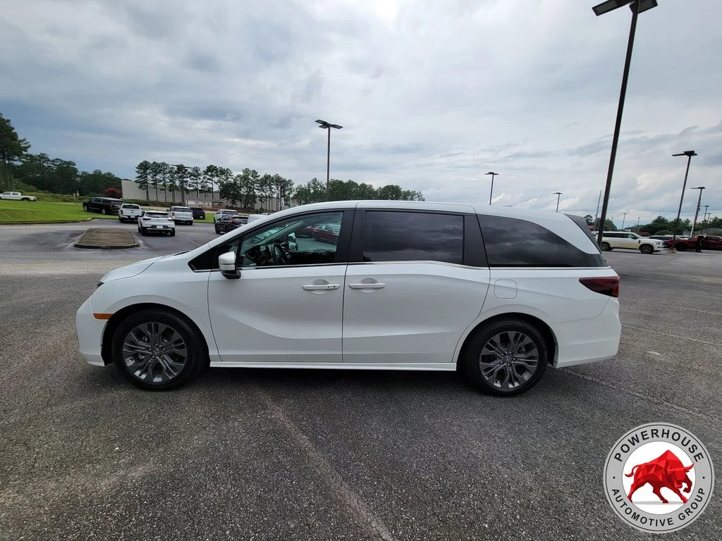 Used 2025 White Honda Touring image 2