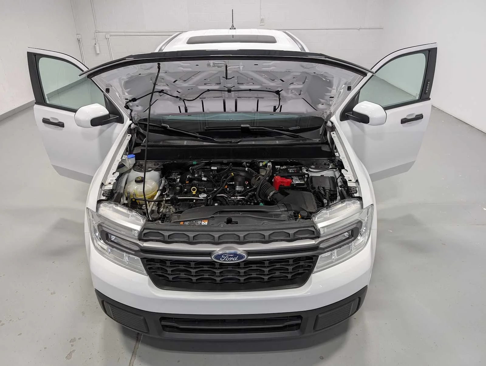 Used 2023 Oxford White Ford XLT image 16