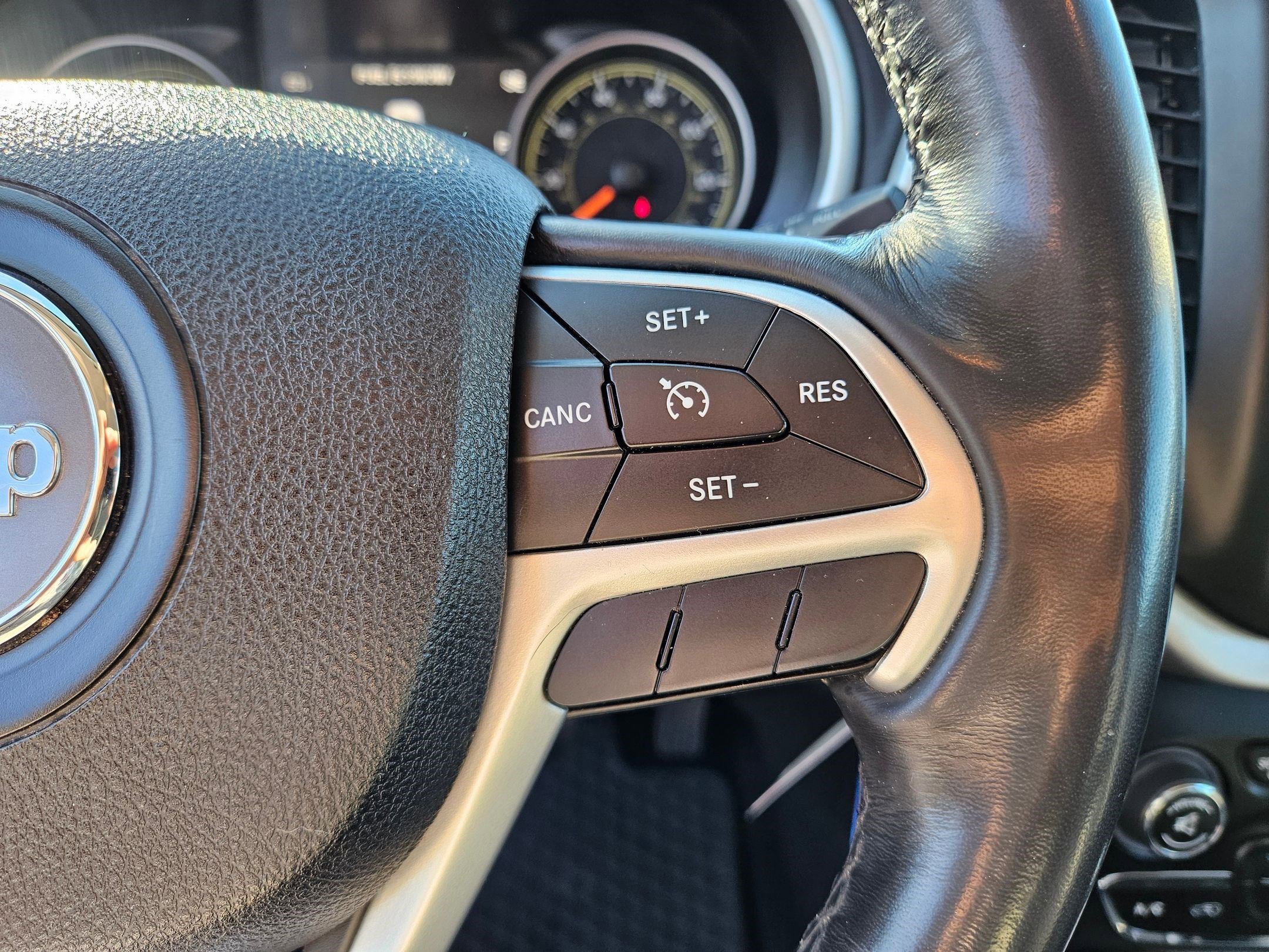 Used 2015 Granite Crystal Clearcoat Metallic Jeep Trailhawk image 18