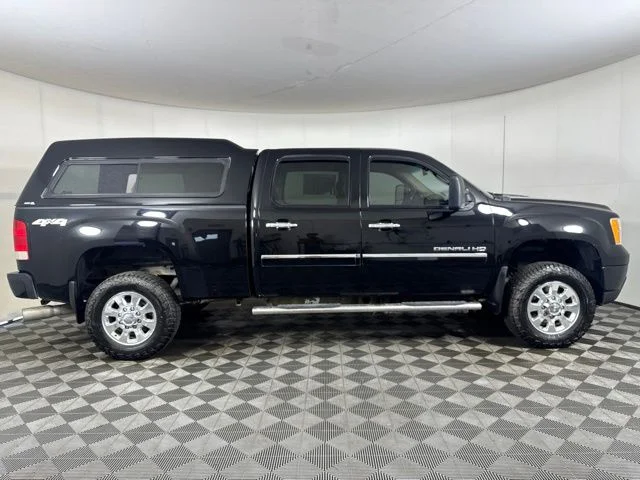 Used 2014 Onyx Black GMC Denali image 2