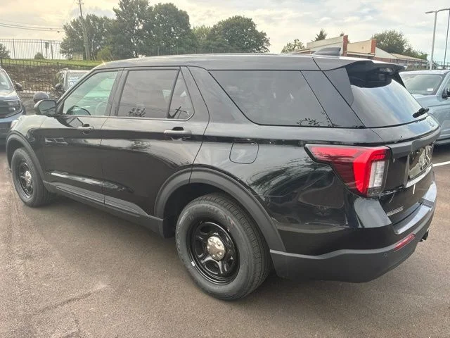 New 2026 Black Ford Base image 3