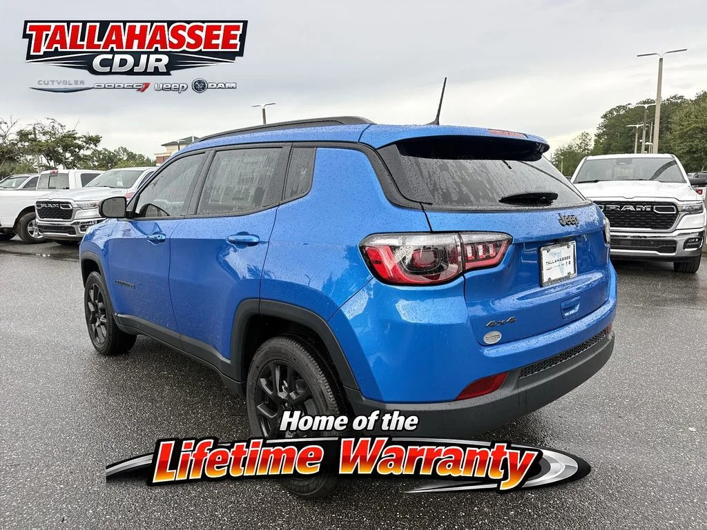 New 2026 Hydro Blue Pearl-Coat Exterior Paint Jeep Latitude image 7