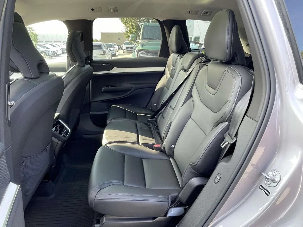 New 2026 Aurora Silver Volvo Ultra image 3