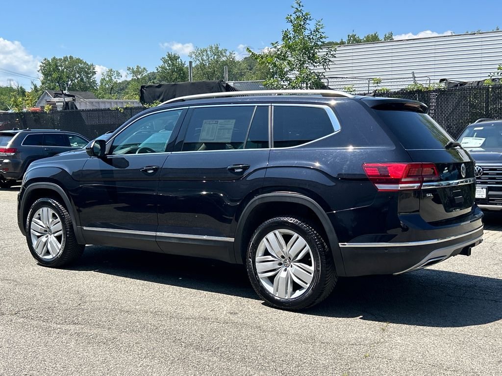 Used 2018 Black Volkswagen SEL Premium image 4